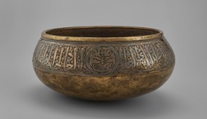 Bowl, Egypt or Syria, 1293/1341, Brass inlaid with silver, The Aga Khan Museum, AKM610.