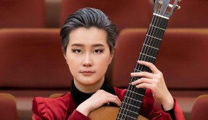 Multifaceted guitarist Meng Su is an avid chamber musician who tours regularly in the Beijing Guitar Duo and as a soloist with many orchestras. Su has won first prize in numerous international competitions around the world. Su joins the Segovia Classical Guitar Series Saturday, Feb. 8, 2025 at 7:30 p.m. Photo by Chen Jia