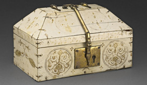 Ivory Casket, Casket. Italy (Sicily), 12th century.  Ivory, brass, tempera, gold leaf, 9.5 × 15.9 × 9.7 cm. Art Institute of Chicago, Samuel P. Avery Endowment (1926.389) / Art Resource, NY