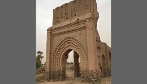 Gate of the Wind or Bab Fez (Gate to Fez) stands at the northern limit of Sijilmasa. Ancient arcades over a portal were restored in a more recent era. Photograph by Kathleen Bickford Berzock, 2017