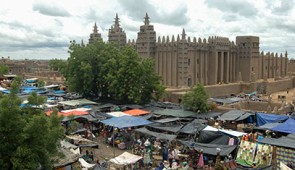 The great mosque of Jenne and the Monday great market, August 2013. Photograph by Hamdia Traore 