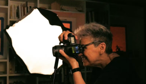 Favell behind the camera during the portrait session at the Mitchell Museum of the American Indian, in Evanston, Illinois. Credit: Cody Schlabaugh.