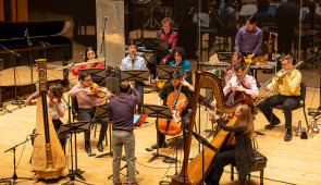 On April 23, Ben Bolter and Alan Pierson conduct Bienen Contemporary Ensemble in the closing event of NUNC! 5. The program features Julia Wolfe’s “Impatience,”—a work written to be performed live with the 1928 Charles Dekeukeleire film of the same name —and Alex Temple’s “The Man Who Hated Everything,” a rollicking tribute to and critique of Frank Zappa. The evening concludes with a work by 2023 Michael Ludwig Nemmers Prize in Music Composition winner Tania León, “Ritmicas.”