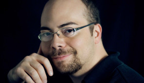 Christopher Guzman enjoys an international performing career that showcases a broad range of styles from the Baroque era to the avant-garde.  As a chamber musician, Guzman has collaborated with such artists as Ilya Gringolts, Antoine Tamestit, David Fray and Jeremy Denk. Guzman joins the Skyline Piano Series Friday, April 4, 2025 at 7:30 p.m. Photo by Christopher Guzman