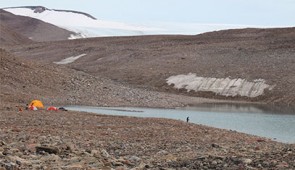 The Northwestern team sets up camp in northwest Greenland.
Credit: Yarrow Axford