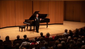 Jeffrey Siegel uncovers the inspiration behind piano masterpieces in the 57th season of his four-part Keyboard Conversations series Sep. 26, 2025 to May 8, 2026. Photo credit: Bienen School of Music