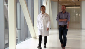 B-roll of study authors Nathan Gianneschi and Dr. Kurt Lu on Northwestern University's campus. 