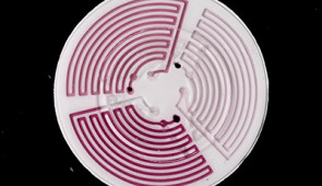 Device representing sweat with low (light color), medium and high (dark color) levels of chloride