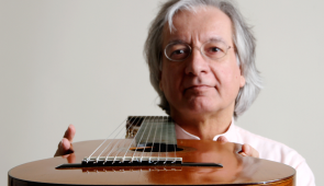 A two-time recipient of the Canadian Félix Award for Classical Album of the Year, Álvaro Pierri will perform in the Segovia Classical Guitar Series April 13, 2024. Photo credit: Magenta