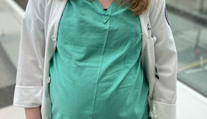 first author Dr. Rachel Ruderman, a fourth-year resident in obstetrics and gynecology at Northwestern University Feinberg School of Medicine. March 30, 2022. (Credit: Northwestern University)