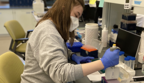 Olivia Murrell works in the lab at the Chicago Botanic Garden.