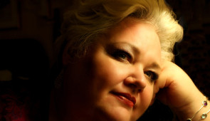 Mezzo-soprano Stephanie Blythe and American String Quartet close the Winter Chamber Music Festival Jan. 26, 2020. Blythe gives a public master class for Bienen vocal students Jan. 27 as part of the Tichio-Finnie Vocal Master Class series. Photo courtesty Opus 3 Artists. 