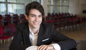 Pianist Tom Borrow has performed as soloist with major orchestras worldwide and has won every national piano competition in his native country of Israel. Borrow has performed with the Cleveland Orchestra, Baltimore Symphony, St. Louis Symphony, London Philharmonic and Santa Cecilia Orchestra. He joins the Skyline Piano Series Friday, Feb. 14, 2025 at 7:30 p.m. Photo by Michael Pavia