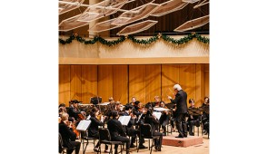 Robert G. Hasty conducts Northwestern University Chamber Orchestra. Photo by Noah Frick-Alofs