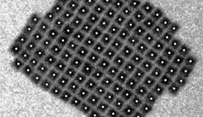 Liquid-phase TEM video in which all particle centers are tracked and overlaid with white dots, along with their temporal trajectories (color bar).