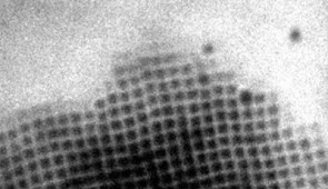 Synchronized liquid-phase TEM video of roughened growth of a crystal from gold concave nanocubes and the corresponding displacement field.
