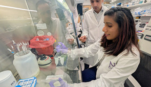 Study authors Abdel-Mohsen and Saini in Abdel-Mohsen's lab