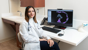 Senior study author Dr. Sadiya Khan reviewing a CT scan to evaluate risk of heart disease