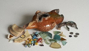 A selection of excavated finds from Essouk-Tadmekka, including fragments of glazed ceramics (among which is an oil lamp), stone beads and semi-precious stones, Mali. Photograph by Sam Nixon
