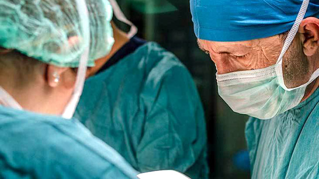 Minimally invasive surgery leads to worse survival for