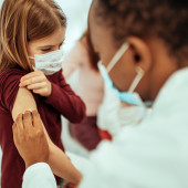 kid gets vaccine