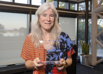 Nina Kraus with her Alumnae Award
