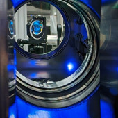 a blue cloud of atoms inside the atom interferometer