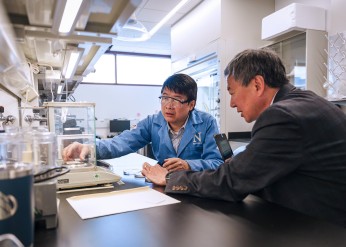 Northwestern researchers Timothy Wei and SonBinh Nguyen
