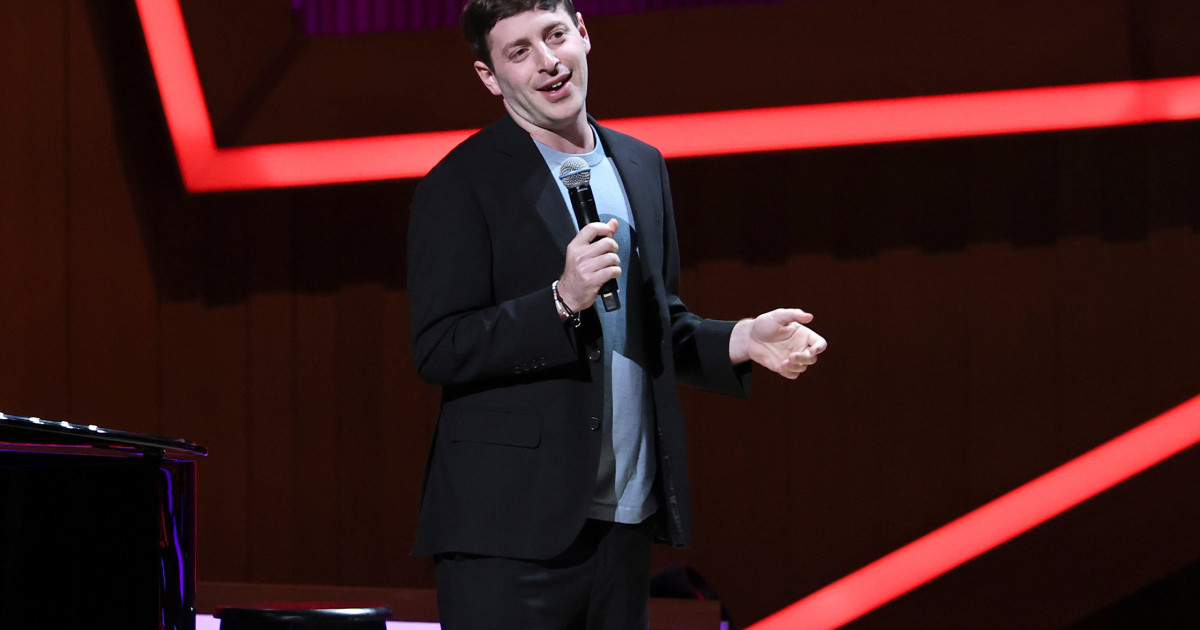 Award-winning comedian Alex Edelman to perform at Northwestern ...