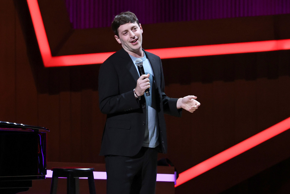Award-winning comedian Alex Edelman to perform at Northwestern ...