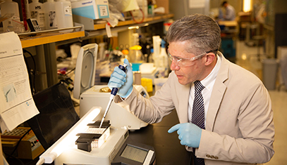 Kelleher in lab